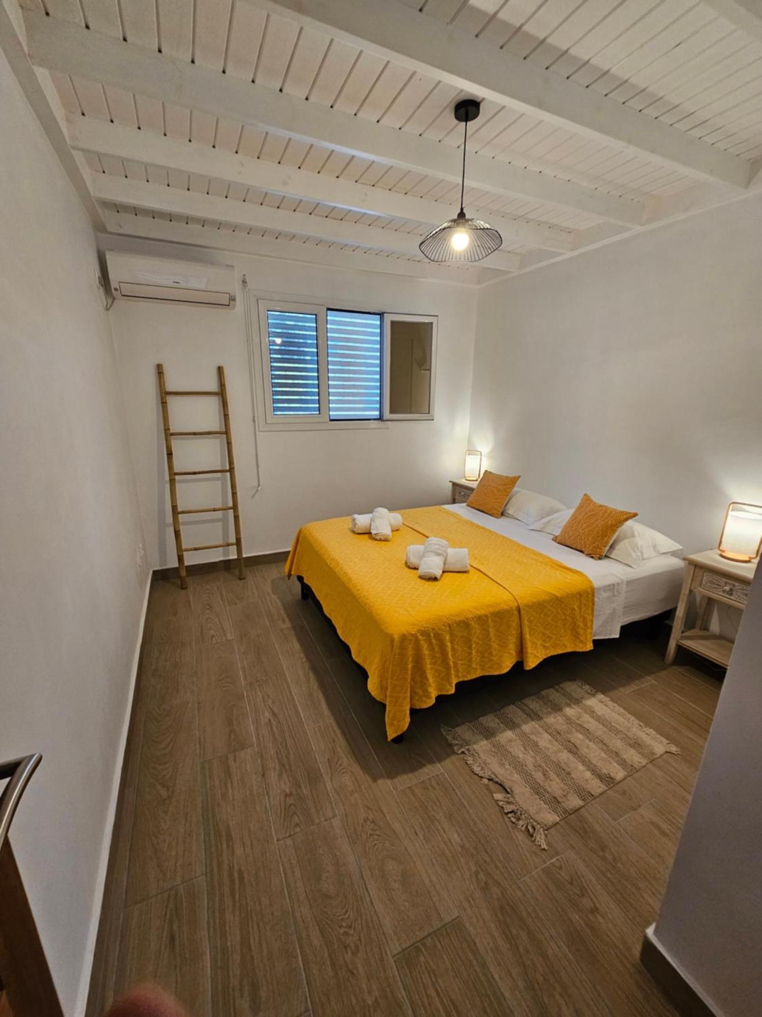 Villa Celyote - Haut De Villa, Vue Mer, A 150M De La Plage Anse Figuier تير-دي-هوت المظهر الخارجي الصورة